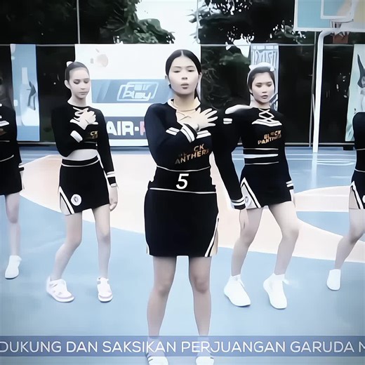 Gorgeous Cheerleader Dance Performance by Kaitlyn