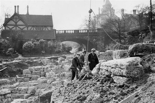 Historic pictures of Avenham and Miller Parks some that show them being crafted