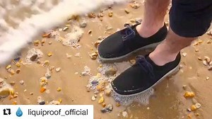 🇬🇧 英國進口 終極防護 Liquiproof Footwear Protector 50ml ☔ 經歷過黑雨既洗禮，相信大家都明白防水噴既重要性！快d買喇，又打風呀！ 👍本公司為Liquiproof香港區認可經銷商，保證出售原裝正貨！詳情可到Liquiproof官網查詢！ ✌🏻️ 正確使用方法 : 1️⃣ 先清潔表面灰塵 2️⃣ 把LP均勻噴在表面及鞋帶 3️⃣ 噴至微濕，用軟刷塗匀 4️⃣ 把步驟2️⃣3️⃣重複2-3次 5️⃣ 把鞋邊膠位多餘液體抹掉 6️⃣ 自然風乾24小時即可 💰 Price : HK$ 128 ( 💰/EPS ) 👑 1支可以噴約 2對鞋 / 4條Tie / 3頂帽 ⚠️ 如閣下使用產品後造成負面影響，本店怒不負責。詳情請參閱產品說明！謝謝！ 🏯 Available Now In-Store & black-story.com 💡 門市購買 / 銀行入數 / 澳門中銀 / PayPal / 支付宝 / 微信錢包 － 📞 WHATSAPP / LINE / WECHAT： 852 64058058 / 56633446 － 🏫 SHOP：