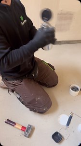 Feuchtigkeit im Griff! 🔴 Bevor wir loslegen, prüfen wir mit der CM-Messung die Restfeuchte im Estrich – damit dein Boden nicht nur schön, sondern auch langlebig bleibt. Qualität beginnt beim Untergrund! #CMMessung #Estrichprüfung #Parkettverlegung #BodenständigParkett #Bodenprofi #Handwerk #qualitätvomfach #bodenstaendigparkett #parkett #köln | Bodenständig Parkett