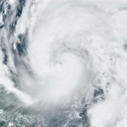 Hurricane #Helene’s circulation is really coming together now. Latest satellite view 🛰️ | Zoom Earth