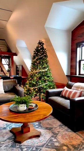 Seeking a unique, cozy stay in Hocking Hills?❗️ Go check out @summithaven_hockinghills to book your stay. They have 4 rentals to choose from. Highlights ✨ ➕ Well spaced out Cabins ~ Secluded! ➕ Large covered porch with a hot tub and gas fire pit. ➕ Starlink WiFi with the chance to disconnect if need be or order in a pizza for Netflix (most of Hocking Hills has no cell reception) ➕ 3 decorator quality full bathrooms and 3 Bedrooms. ➕ Too many fun balconies and porches to enjoy your cup of coffee.