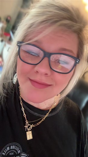 April Moore (@april.moore99)’s videos with original sound - Damian #DQT