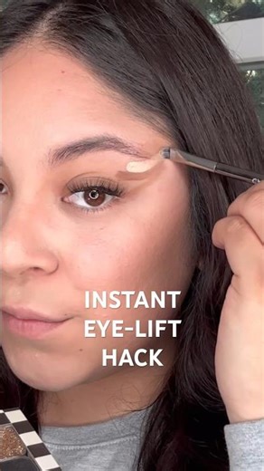 Instant Eye-lift HACK! ✨| #makeup #makeuptutorial #makeuphacks #eyelift #easymakeup #makeuptips