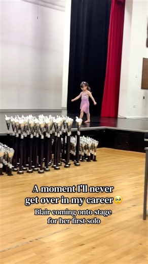 Kids turn every performance into comedy show 😂#Kidsperorming #funnykids#kidsbeingkids