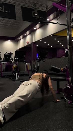 Strong Women Build Strong Lives 💪 #WomenStrength #StrongWomen #GymWorkout #GymGirl