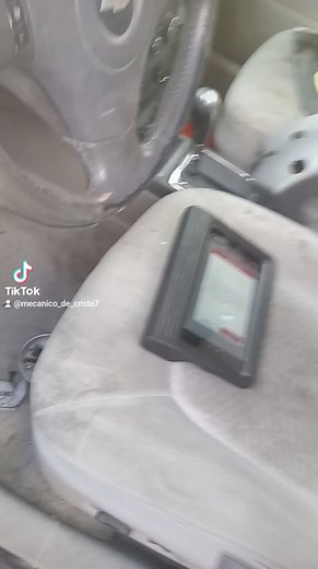 3.5K views · 23 reactions | Chevrolet hhr 2006 motor 2.4 escaneándola borrando códigos recalibrando acelerador electrónico, poniendo al 100% la vida útil del aceite, revisando temperatura el refrigerante del motor y que prendan los abanicos. | Técnico mecánico de Cristo. | Facebook