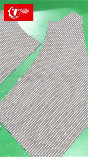 Single-layer fabric automatic feeding cutting machine with feed guide bracket and circular knife