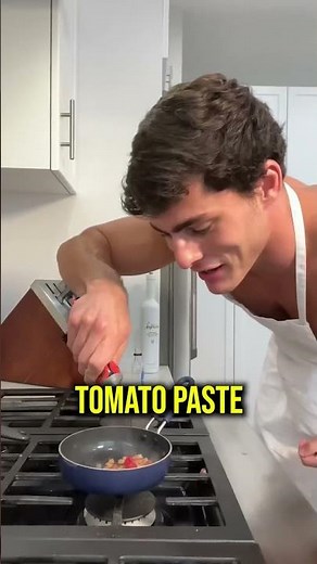 ‪@itsQCP‬ Makes The World's Smallest Pasta!