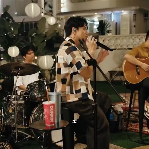 Darating Din // TJ Monterde (Live Performance at Bituin Sessions) | Klasik