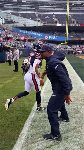 Rain or shine, Coach El is gonna bring the juice 🔋 #gameday #nfl #chicagobears