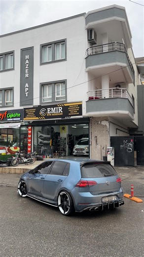 Volkswagen Golf: R Line vs Golf 7 Comparison