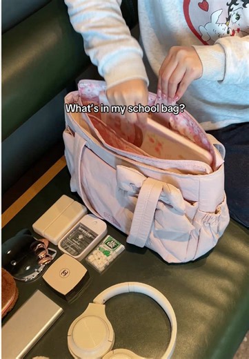 What’s in My School Bag: A Peek Inside!