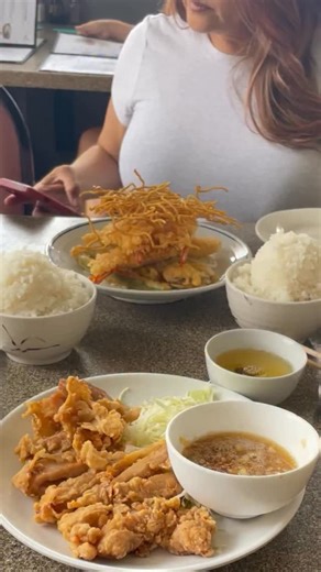 Can you believe Sekiya Restautant is still jamming in Kaimuki? Yup, still got the same kine menu, the okazuya-style pickup area in the front, and an older loyal customer base… like me! Lol! #sekiya #japanesefood @sekiyasrestaurant @chas_tadani @seci_annec | Tiny TV Hawaii