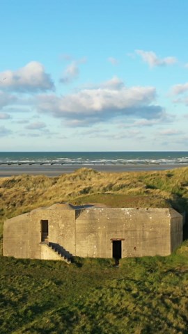 D-Day 公開: ノルマンディーの第二次世界大戦の海岸のドローン画像。