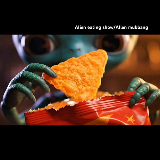 Alien Tries Doritos for the First Time! 👽🔥 Crunchy Shock!🔥