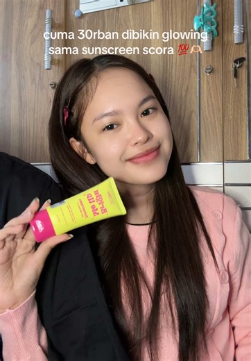 pov ditemenin siap-siap mau ngabuburit bareng pake sunscreen scora😝 | sunscreen
