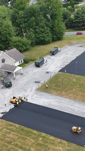 It's a new week. Let's get after it 🎥: @lyons_hohl #asphalt #asphaltpaving #asphaltroads #roads #roadconstruction #paving #wepaveamerica #roadbuilding #construction #asphaltcontractor #asphaltcontractors #asphaltequipment #blacktop #pavingsomeasphalt #pavingequipment #heavyhighway #USA #heavyhighwayconstruction #asphaltsolvent #PavePro #PaveLikeAPro #PWX #WOA #worldofasphalt #roadwork #asphaltlife #pavingtheway #wirtgengroup #heavyequipmentnation #dailyconstruction | PavePro Asphalt Release Age