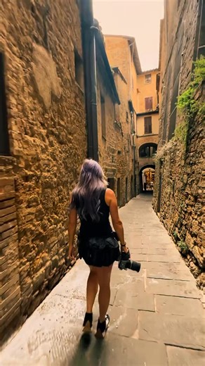 Love looks good everywhere — but especially in Italy. 🇮🇹🌿 If your wedding feels like travel, adventure, and meaning — I’d love to tell that story. Let’s talk destinations. LuxuryDestinationWedding #EuropeWeddingInspiration #FullWeekendCoverage Coming soon... my Wedding Venue bucket list | White Buffalo Photography