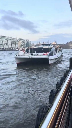 Watching an Uber Boat arrive at London Bridge Pier 🚤