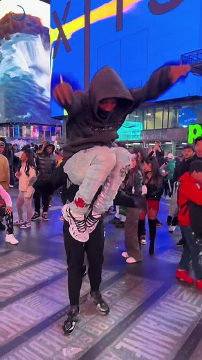 Dancing in the moonlight 🌕 #almightyarcher