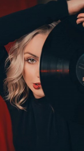 Dragostea Din Tei Song Lyrics Video