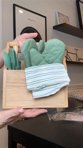 StyleD by DM on Instagram: "Cutest Pretend Play Kitchen Set! If you would like me to send you the link: 1. Must Follow Me So I can Send you a DM with the link 2. Comment “Play” to get the link automatically sent to your inbox"