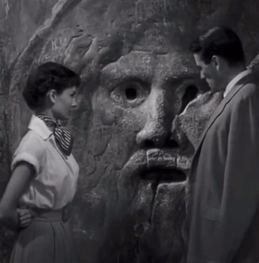Gregory Peck and Audrey Hepburn in "Roman Holiday" (1953) | Vestiges of Hidden History