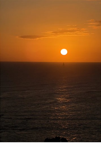 Every scenery in Hawaii looks so romantic and beautiful 🥹🧡 #placestovisit #hawaiilife #luckywelivehawaii #beautifuldestinations #waikiki