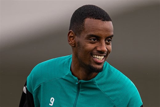 Isak plan outlined by Sweden manager - with little dig at Newcastle