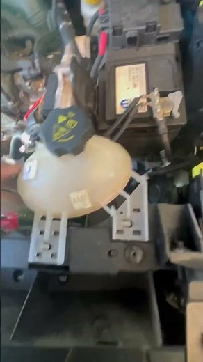 Remover ventilador de radiador Jeep Renegade. Remove radiator fan. #cooling #mecanica #automotriz