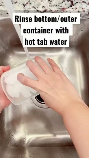 Life Hacks 1: How To Loosen 2 Plastic Containers That Stuck Together Without Tools. #shorts