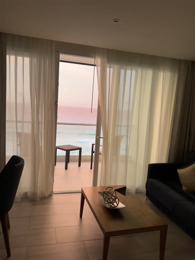 a sound & view i can’t get over. i’m so happy i was able to capture it! eyes burning from going to sleep 2h ago and all but so worth it. 😍 #cancun #beachvibes #sunrise #oceanview #july