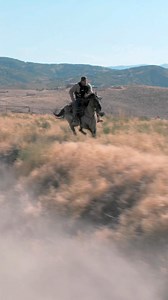 Het verhaal van Kayce Dutton is nog lang niet voorbij. #SkyShowtime Marshals (A Yellowstone Story) volgt Kayce Dutton van de Yellowstone-ranch naar de U.S. Marshals, waar hij de strijd aangaat met misdaad in Montana. Bekijk Marshals, met Luke Grimes in de hoofdrol, vanaf 2026 op SkyShowtime. #Marshals #SkyShowtime #YMarshals #Yellowstone #LukeGrimes | SkyShowtime