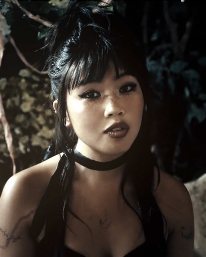 Experimenting with After Effects: Beabadoobee Inspired