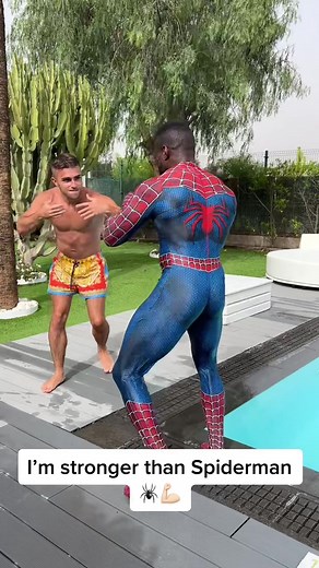 I’m finally stronger than Spiderman 🤓💪🏻🕸️🕷️ @daniel.shoneye #foryou #pourtoi #spiderman #pt #ptp #porti #parati #fyp #lgbt