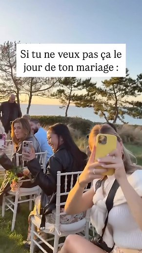 C h l o é 🍋 on Instagram: "| Imagine… tu dis OUI face à un mur de téléphones😶 Tu fais ton entrée, le cœur qui bat. Tu lèves les yeux... et tu tombes sur un mur de téléphones. Des regards cachés derrière des écrans. Des clics. Des zooms. Et toi, au milieu... floue dans l’instant Nous, c’est NON 🙅🏼‍♀️ Pas pour embêter. Pas pour interdire. Mais pour vivre à fond, pour graver ce moment dans les yeux et les cœurs ✨ #ceremoniedeconnectee #bridetobe #futuremariee #ceremonielaique #ceremoniereligieu