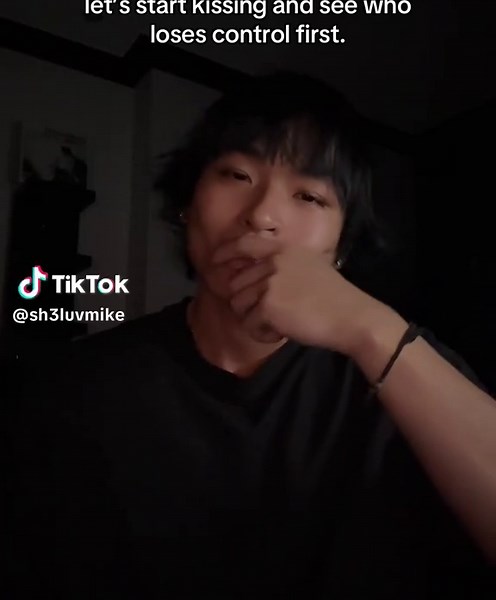 michael ﾒ𝟶 (@xomaiko)’s video of australian kiss