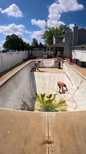 Reformando a piscina #piscina #satisfatorio #instareels #satisfying #satisfação #satisfyingvideos #satisfy #satisfaction #piscinas #limpeza #viral #reelsviral #instavideo #instastory #reels | Rhuan Felix