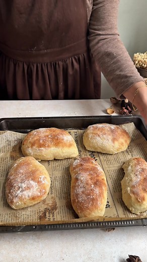 This No Knead Same Day Bakery Style Bread Recipe is super easy and gives rustic, artisan style bread rolls in no time. No kneading , no mixer required just simple pantry ingredients! Save this recipe on the ReciMe App so that you never lose it again. I have been using ReciMe for about a year now and it has actually helped me in organising, meal prep, track calories. I also use Ask Recime sometimes for ingredient substitution, it is truly a life saver! 🥰 Ingredients 3 3/4 cups bread flour (470g)