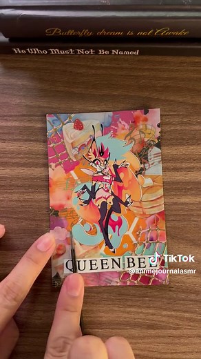 Mini Journal de Personaje - Queen Bee (Beelzebub) - Helluva Boss