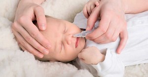 Mouche-bébé : comment bien l'utiliser pour éviter tout risque ?