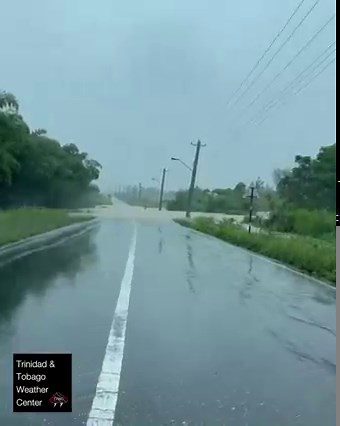 Flooding earlier today at the M1 Tasker Road. On August 26th, 2022, one man was killed after being swept away by this tributary to the Cipero River at this location: https://ttweathercenter.com/2022/08/25/flooding-kills-one-in-south-trinidad/ #TurnAroundDontDrown https://ttweathercenter.com/2023/06/10/forecast-trough-tropical-waves-to-bring-rains-through-thursday/ | Trinidad and Tobago Weather Center