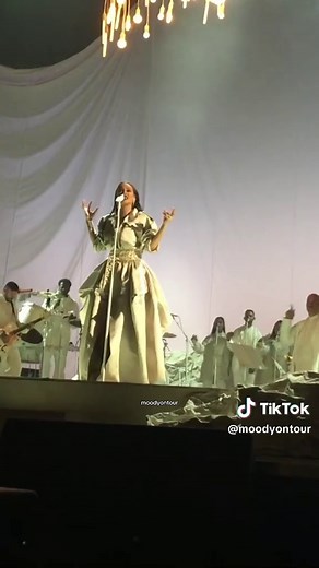 Rihanna's Captivating Performance of 'Love On The Brain' at 2016 VMAs