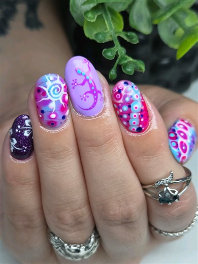 The Atomic Nails vibe 🦎✨️💜 Who's ready for summer? 📍San Diego, California 🖌BIAB builder gel overlay on natural nails #funkynails #colorfulnails #summernails #springnails #coachella