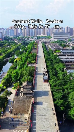 You Don’t Expect Modern China to Look Like This. 🇨🇳#TravelChina #VisitChina #XianCityWall