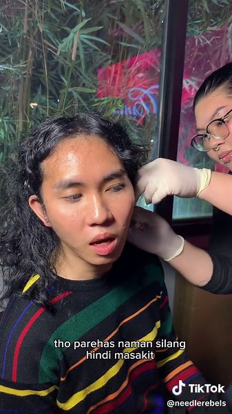 SOBRANG OA NG MIMA Q! mwahahaa thank you for trusting needle rebels @Sassa Gurl! levyewww pls aliwww malala 😭 got her both earlobes pierced yesterday at @Parallel Dimensions’ cupid & crew community market! #needlerebels #piercing #fyp #foryou #sassagurl #paralleldimensions