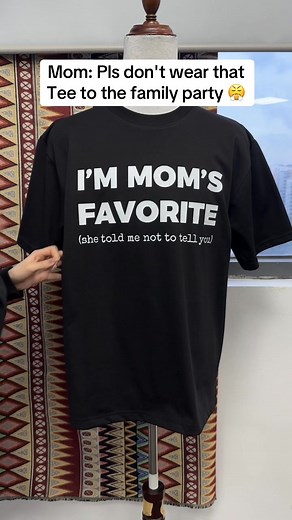 Effortless style alert! 👕 Golf Gift | Summer Wear | For Men & Women Add a dash of humor to your outfit with this "I'm Mom's Favorite" tee - guaranteed laughs! 😆 Soft, breathable cotton keeps you cool and comfy all day long. Perfect for siblings with a sense of humor or anyone claiming their rightful title. ✨ Features: • Bold and funny print • Unisex fit - suitable for both men and women • Great gift for golfers, sons, daughters & fun-loving families • Perfect for birthdays, Mother's Day, famil