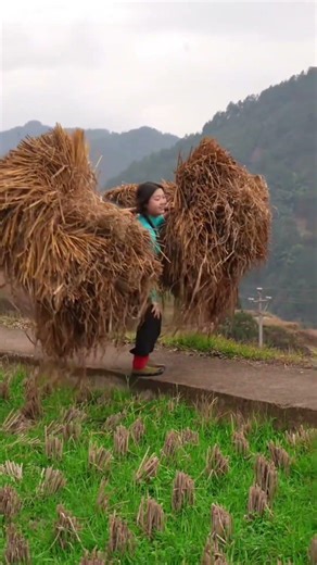 Smile & Greet: The Heartwarming Tradition on Rural Roads