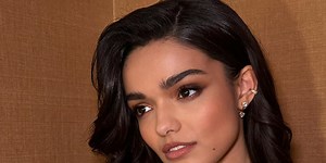 Deep Side Parts Bring Instant Glam to Any Look—Here’s How to Style Them